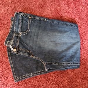 Maurices blue jeans with stitch detail size 24 Reg